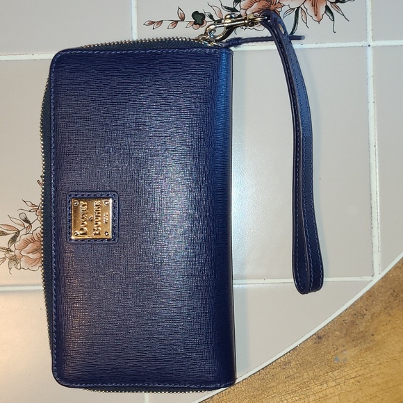 Dooney & Bourke Handbags - Dooney & Bourke Navy Blue Large Wristlet-Pre-loved.